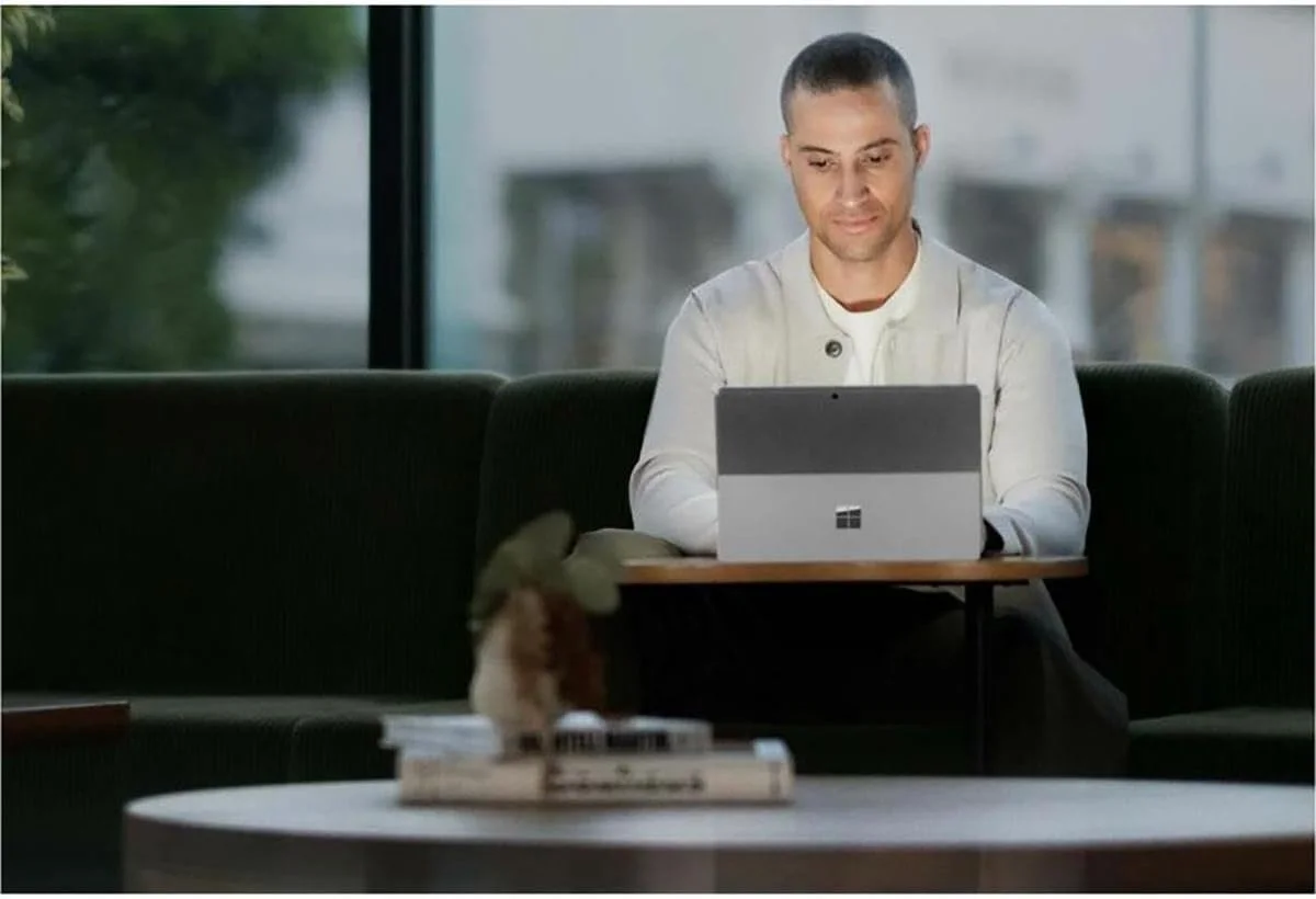 Microsoft Surface EP2-27046 Surface Pro 10 5G 256GB U5 16GB - Platinum (Windows 11 Pro) view 4