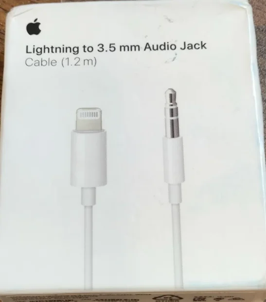 Apple MXK22FE/A Lightning to 3.5 mm Audio Cable (1.2m) - White